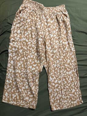 Women's Tan & White Printed Wide-Leg Pull-On Pants with pockets